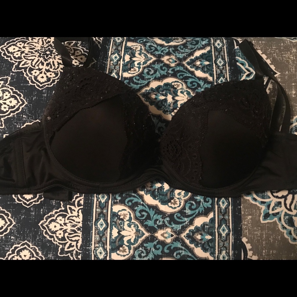 Black bra w/ lace